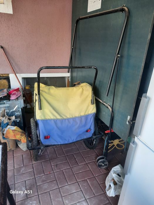 Vând cărucior remorca