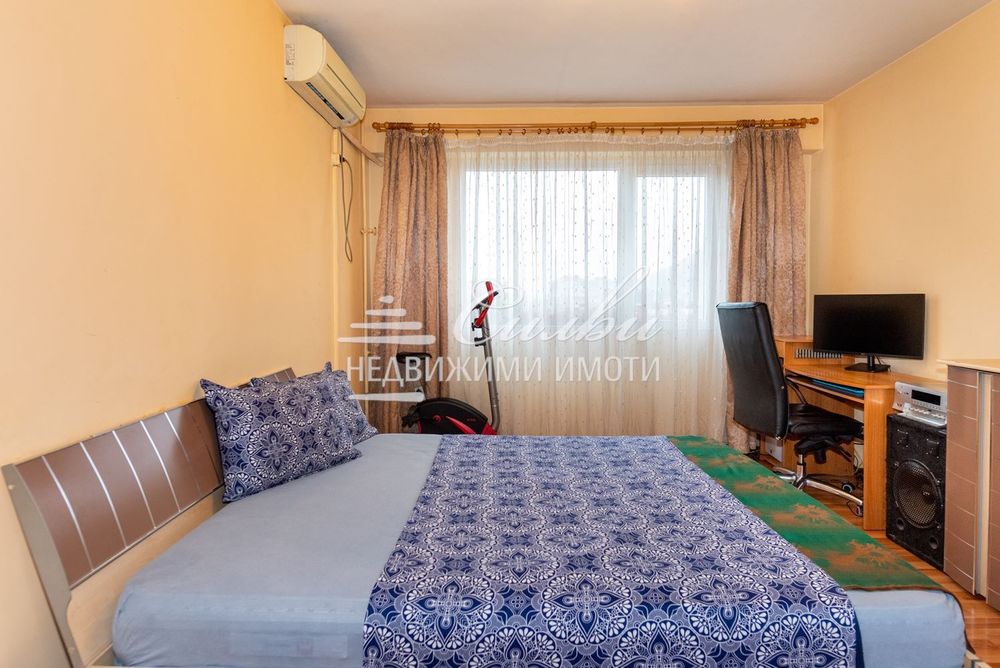 Четиристаен апартамент до училищата - кв.Добруджански!