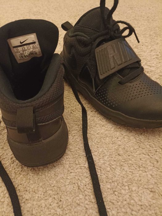 Adidasi Nike din piele naturala