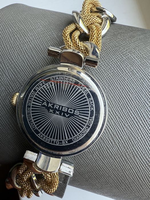 Женские кварцевые часы с перламутром и бриллиантами