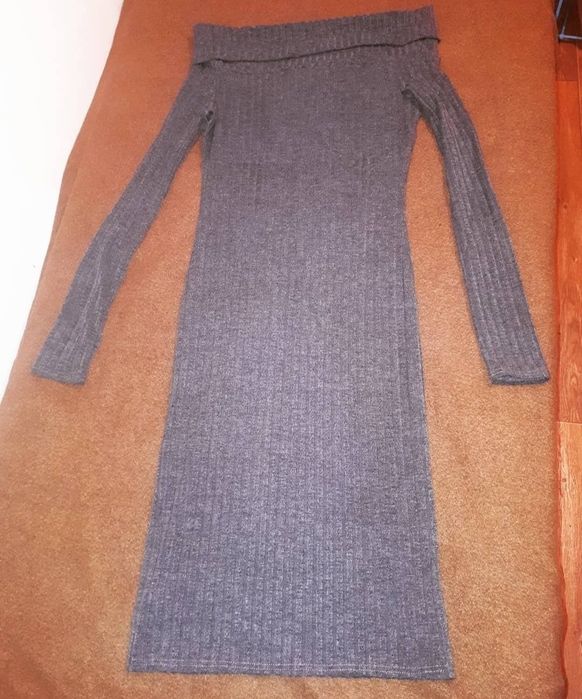 Платье с длинным рукавом