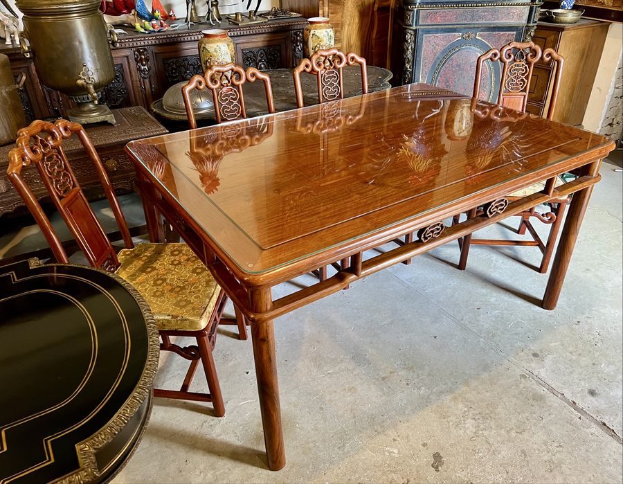 Masă din lemn masiv cu 4 scaune, stil asiatic, foarte elegantă și bine întreținută