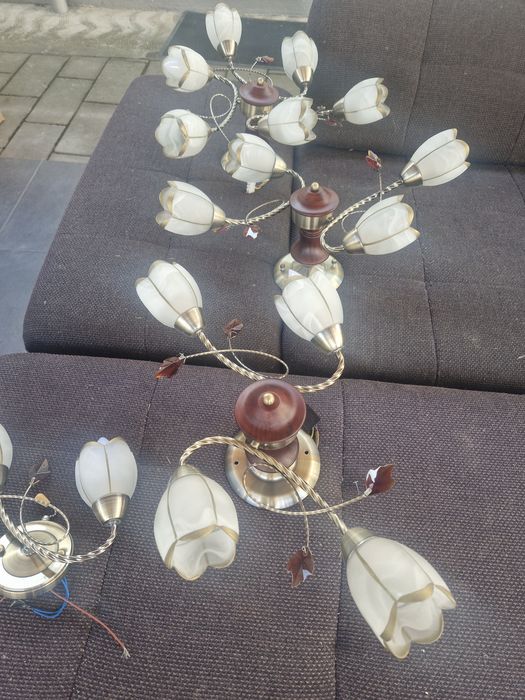 Vand 4 lustre foarte frumoase.