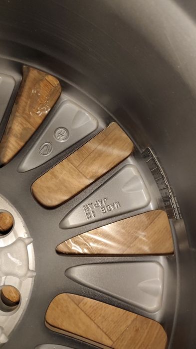 Тойота 300 новые оригинал 20е