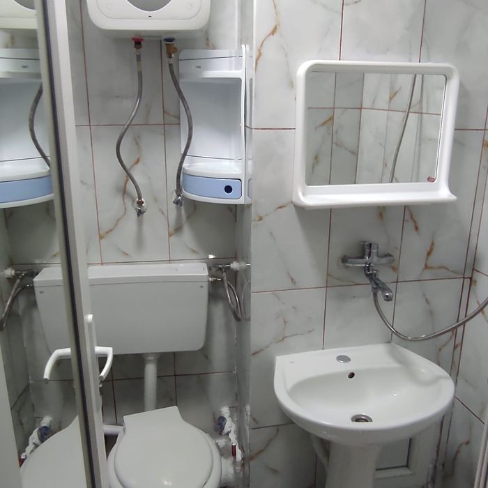 Închiriez garsonieră