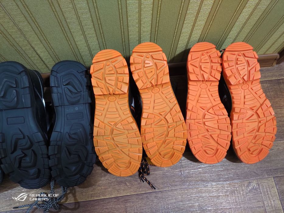 Продается спец.обувь ботинки зимние,летние.