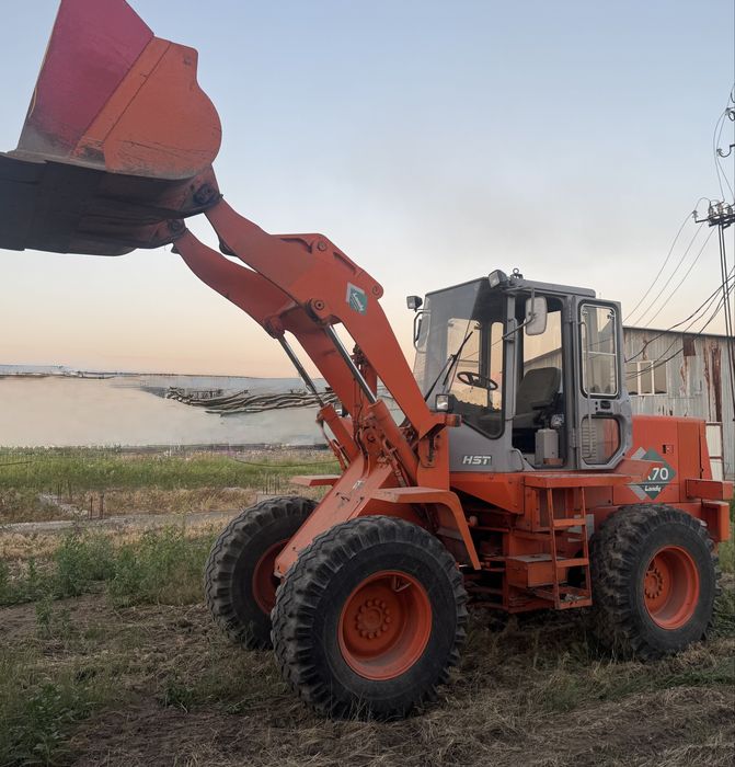 Фронтальный погрузчик продам