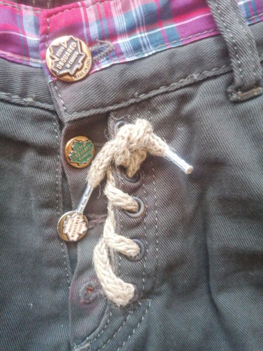 Blugi scurți DSQUARED mărimea 32