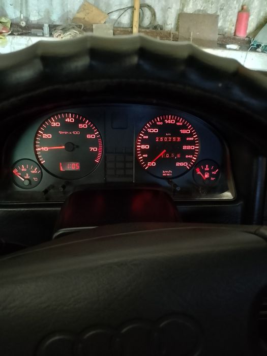 Продавам Ауди 90