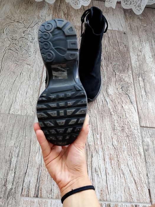 Продавам дамски боти