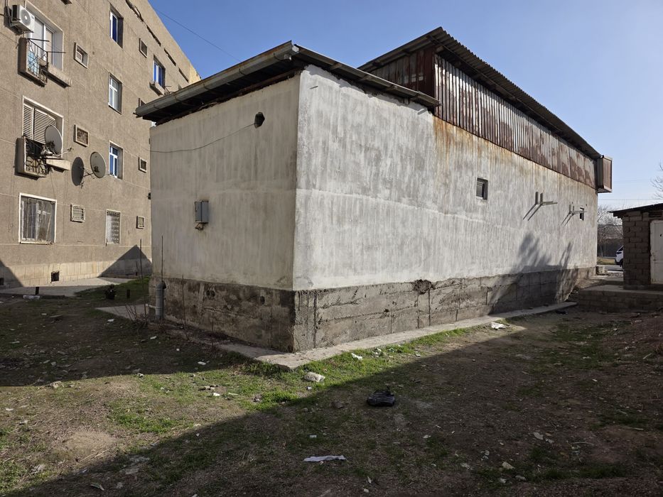 Нотурар бино сотилади.