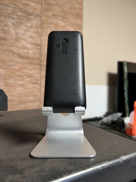 Продавам Nokia 220