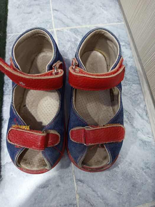 Продам детский обувь ортопедическая босоножки и туфли