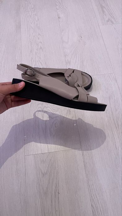 Босоножка женская