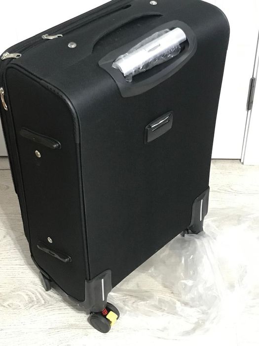 Продам новый чемодан