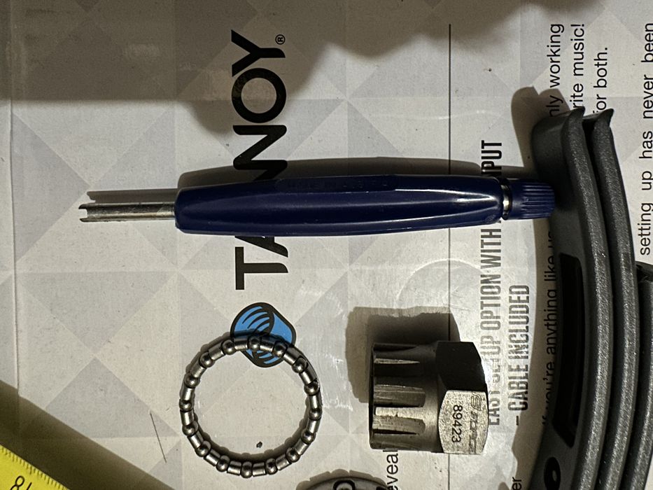 Cheie pinioane, chei dejantare, cheie ventil, etc. Se vinde tot ca set