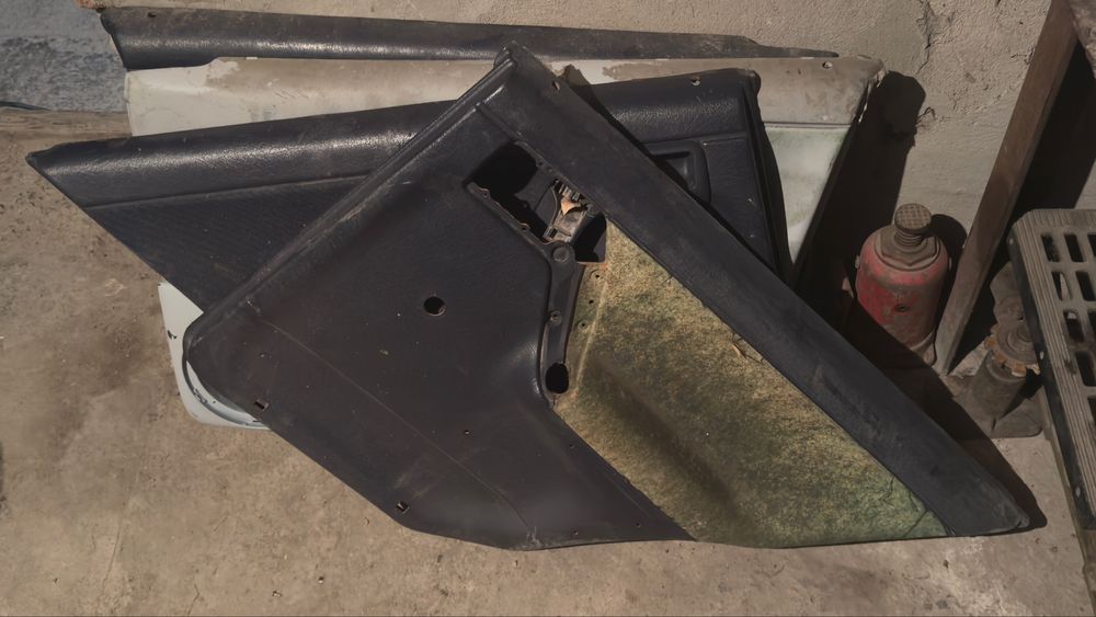 Продам дверные карты гольф 3