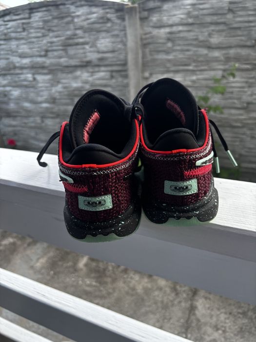 Vand Adidasi Nike Lebron