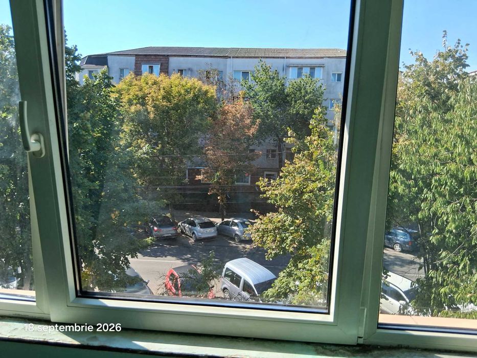 Viitoarea ta locuință: str. Energiei, et. 2, vedere stradală sud, decomandat, termoizolat, logie, balcon, termopan, centrală nouă wi-fi, finisaj vechi