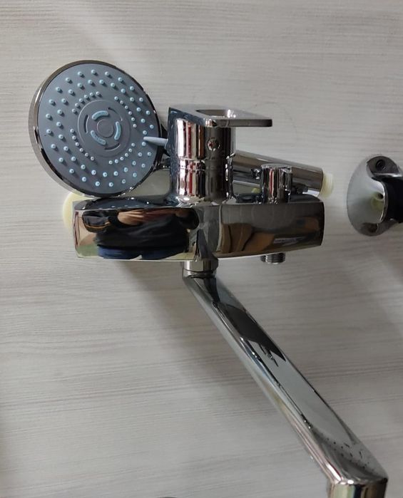 Смесители,арматура для бочка,шланги.