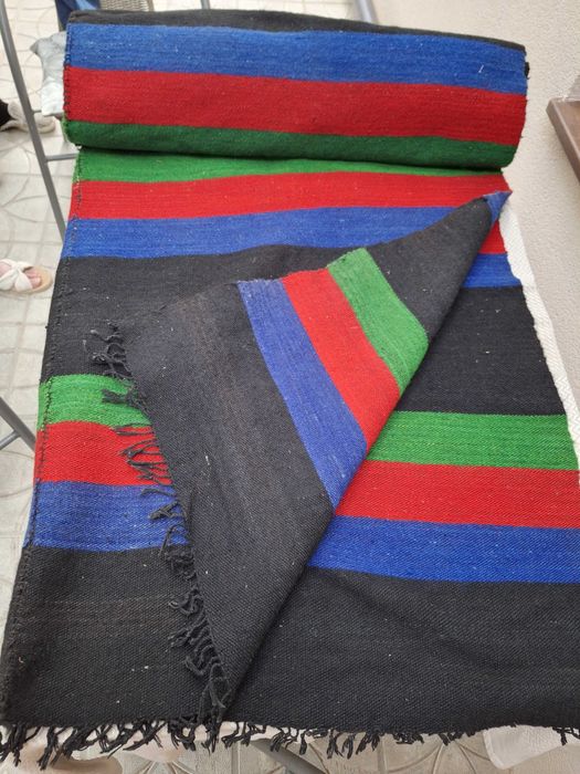 Автентичен вълнен килим