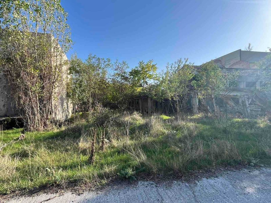 Продава се: Промишлен терен 3547 кв.м, с хале 958 кв.м, с.Ведраре