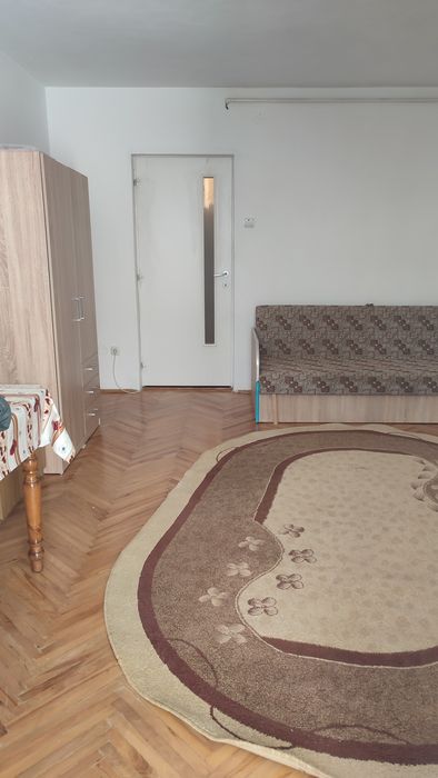 Închiriez garsonieră
