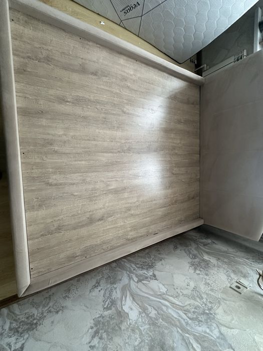 Продаю двуспальнюю кровать