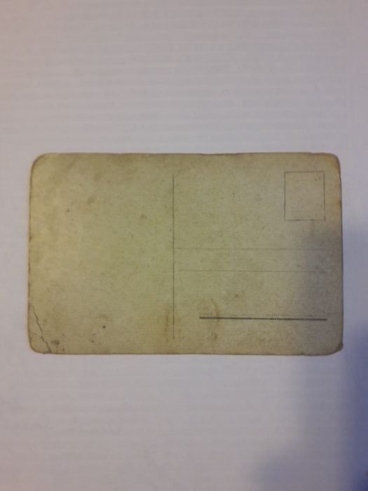 Стари снимки и стъклена гарафа