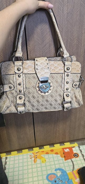 GUESS Оргинална е