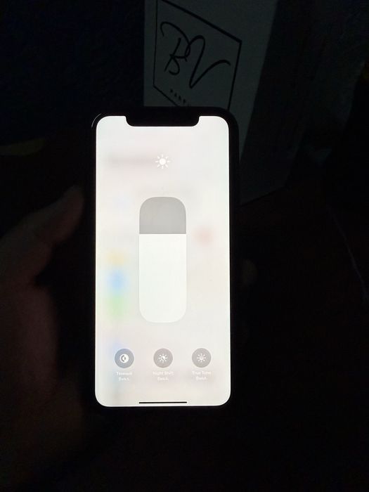 Iphone xr 100% ochilmagan
