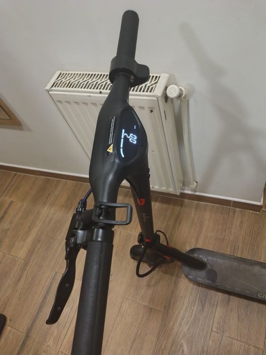 Vînd trotineta electric