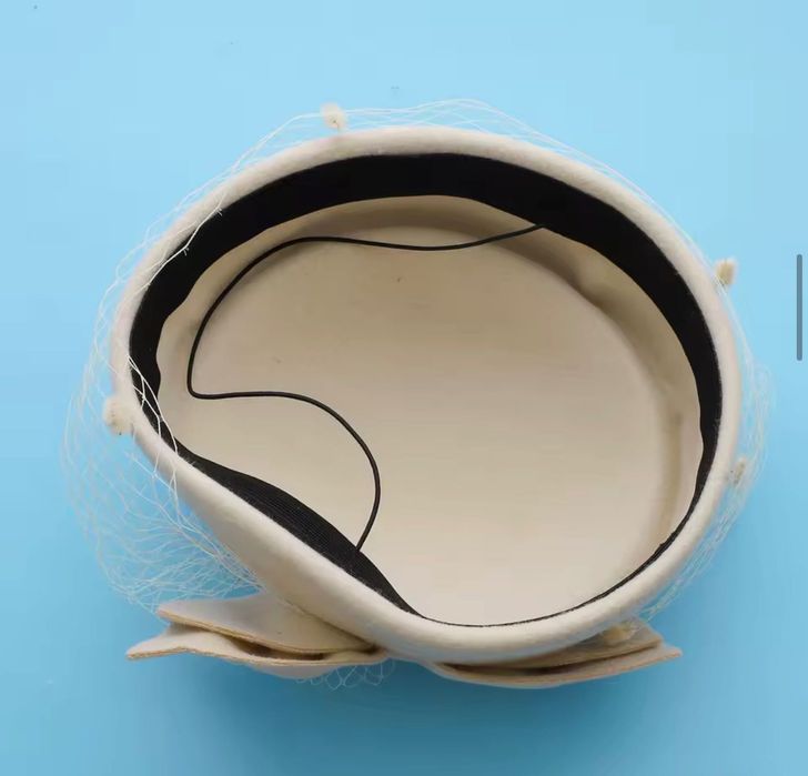 Toca neagra, crem, maro - inaltime 9 cm