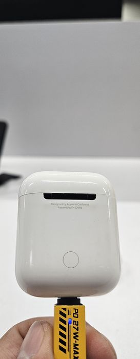 Футляр (кейс) для беспроводных наушников Apple AirPods