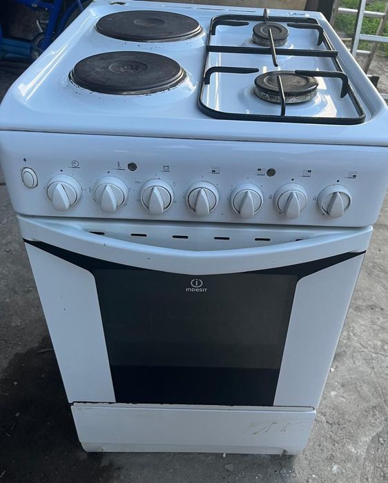 Продам 4х комфорочную плиту Indezit