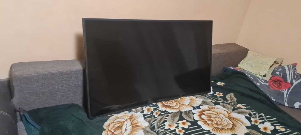 Tv curbat Samsung DEFECT model UE49NU7302K,display bun