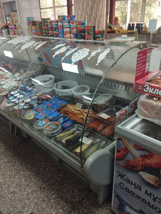 Продам холодную витрину