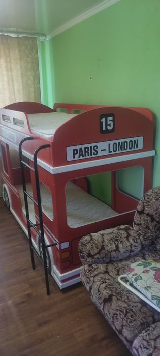 Кровать детская  двухярусная