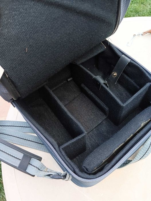 Чанта за фотоапарат с обектив и други принадлежности/вижте снимките/