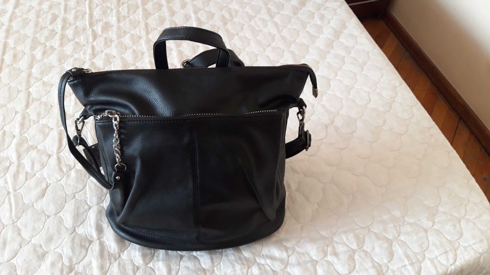 Нова дамска чанта 2 в 1 ,за през рамо или раница