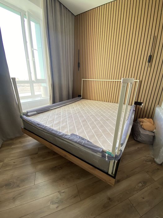 Кровать парящая с матрасом