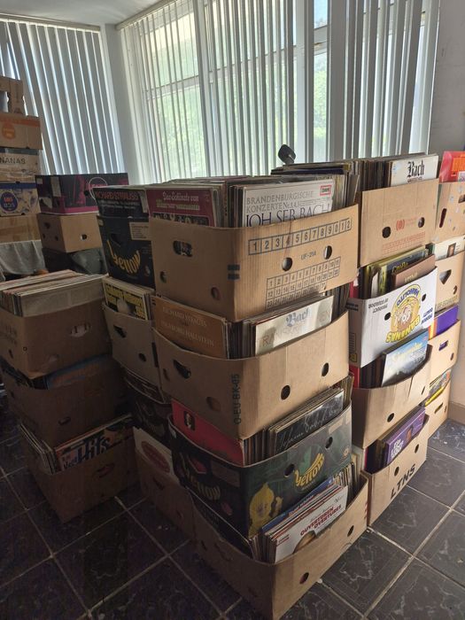 Vând Lot 300lp Discuri Vinil cu muzică clasică mixta 

Artiști:

- Fra