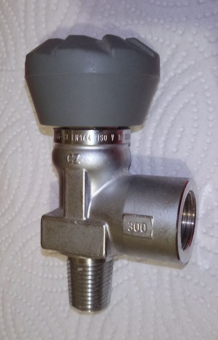 Продавам желязна бутилка Dräger - 1 брой - 6L - 300 BAR - АТМОСФЕРИ работно налягане