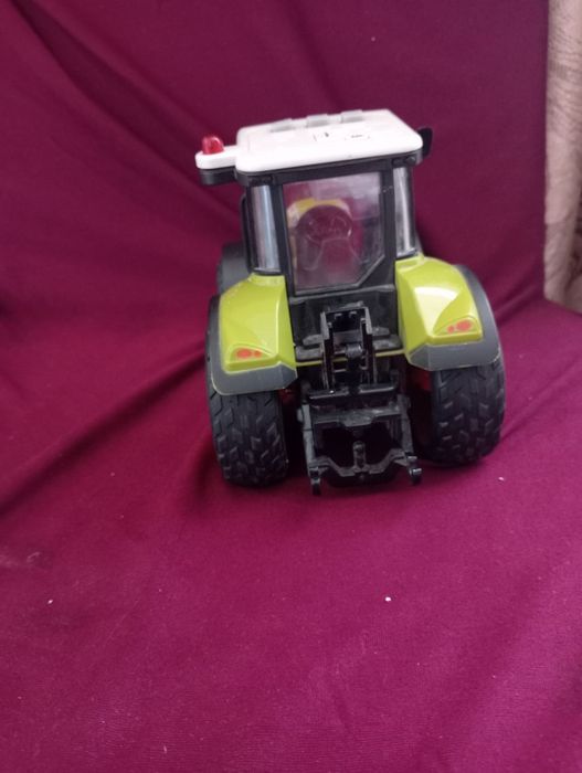 tractoraș de jucărie