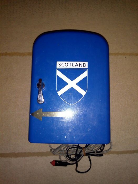 Мини хладилник , подходящ при риболов и пренасяне на лекарства