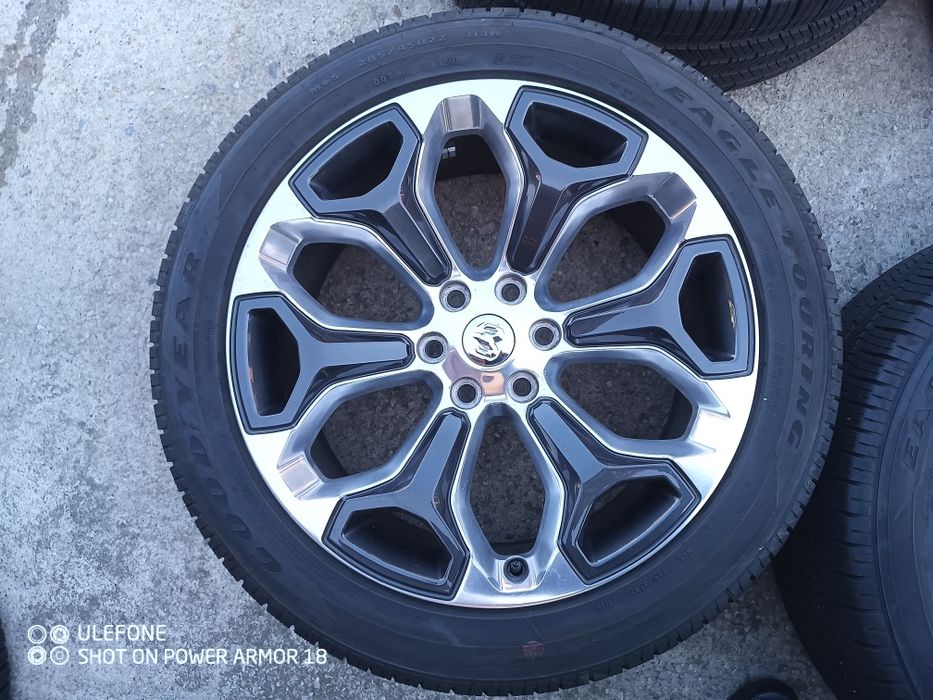 Dodge RAM 285/45/22 цола