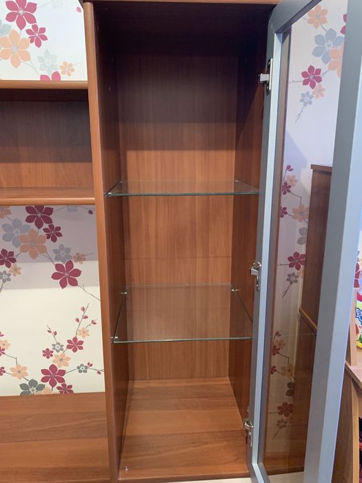 Продам стенку под телевизор