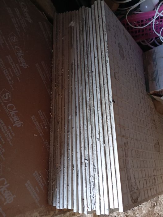 Есік. Кафел. Айна. ДМБ. Форма. Сатылады.