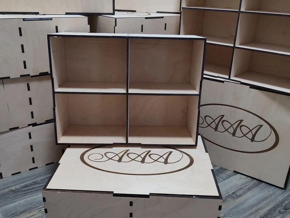 Коробки, стенд, ящик