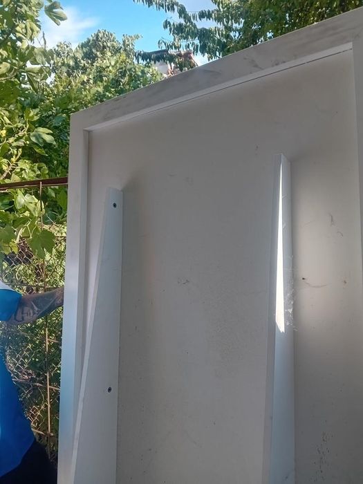 Огледало с Бяла рамка